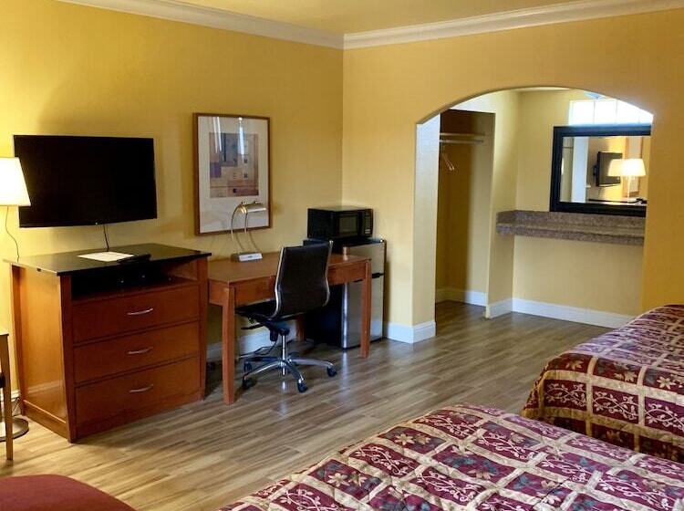 Town & Country Motel