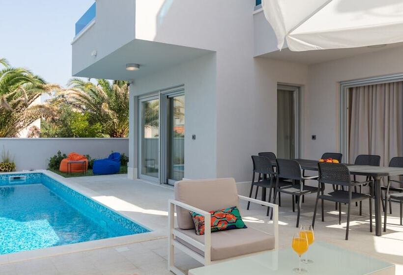 مبيت وإفطار Luxury Villa Karla