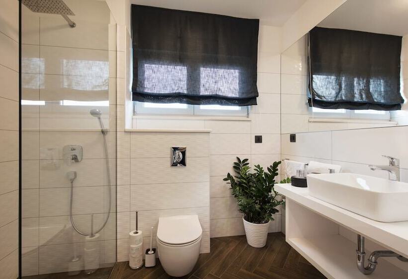 مبيت وإفطار Luxury Villa Karla