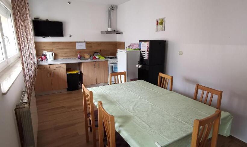 ベッドアンドブレックファースト Sobe Mrak