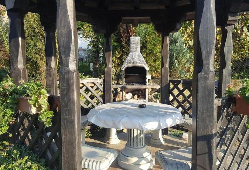 ベッドアンドブレックファースト Sobe Mrak