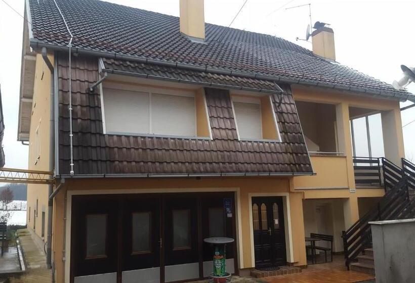 ベッドアンドブレックファースト Sobe Mrak