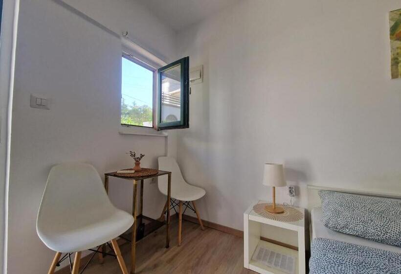 مبيت وإفطار Rooms Lav