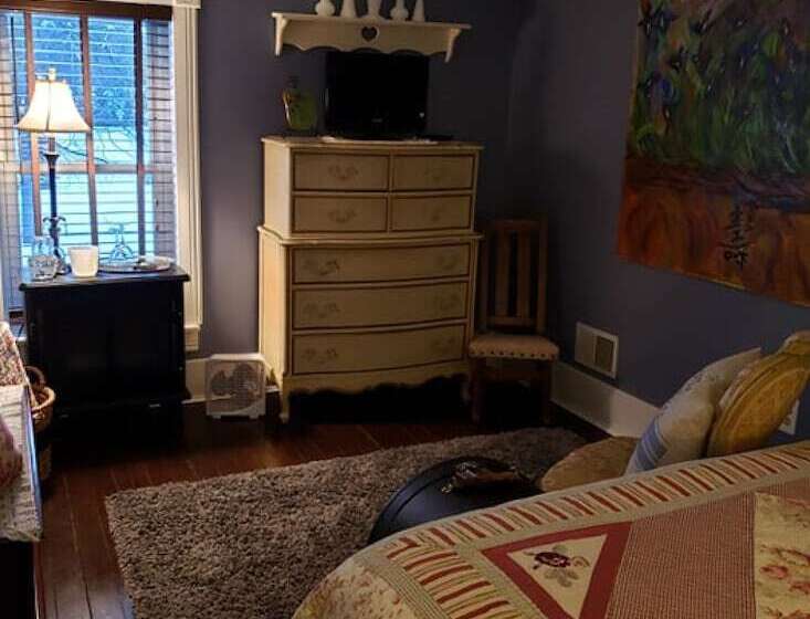 فندق Applesauce Inn B&b