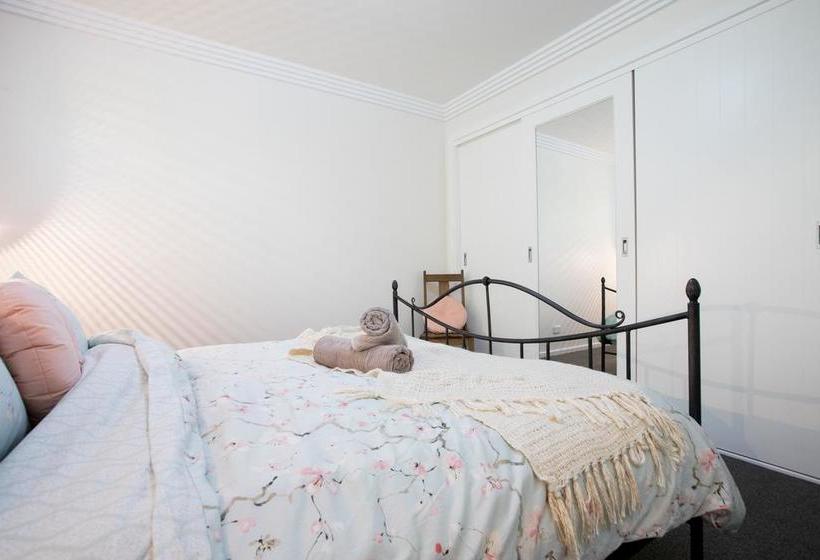 هتل Armidale Cottage   House 2