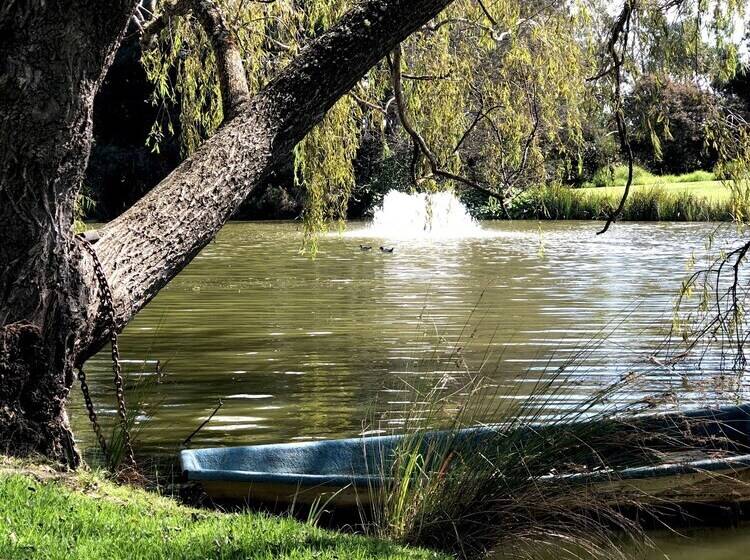 בית מלון כפרי Briars Country Lodge