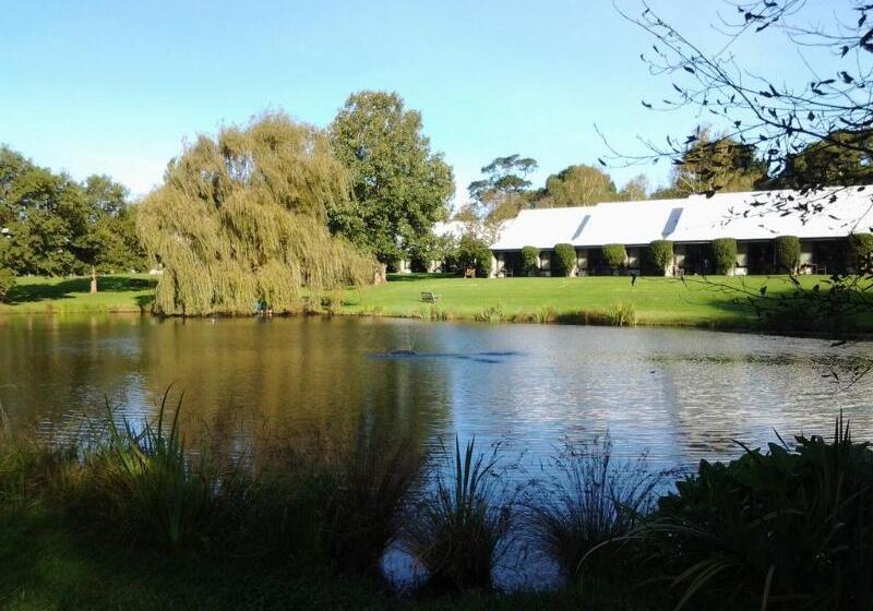 בית מלון כפרי Briars Country Lodge