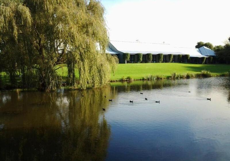 בית מלון כפרי Briars Country Lodge