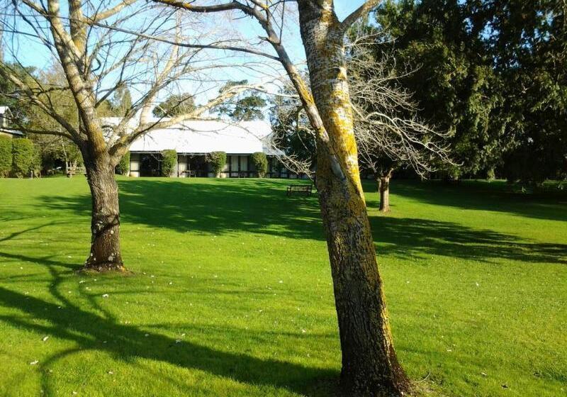 בית מלון כפרי Briars Country Lodge