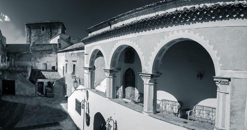 فندق Castello Di Altomonte