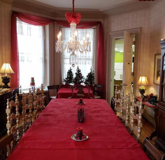 בית מלון כפרי Chipman Hill Suites  Sydney Street