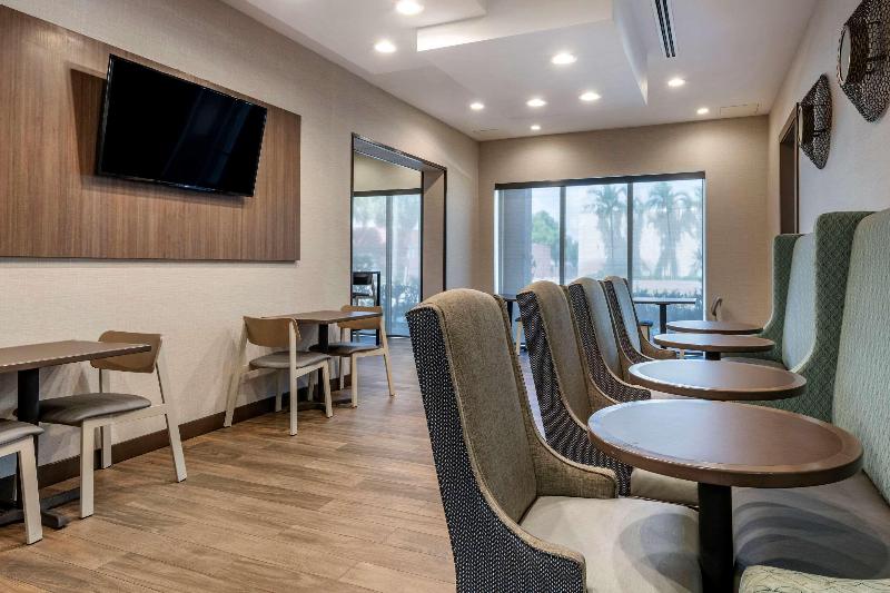 酒店 Comfort Suites Fort Lauderdale Airport & Cruise Port