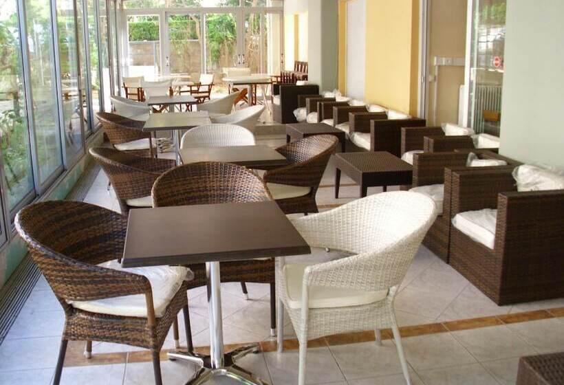 בית מלון כפרי Cybele Pefki