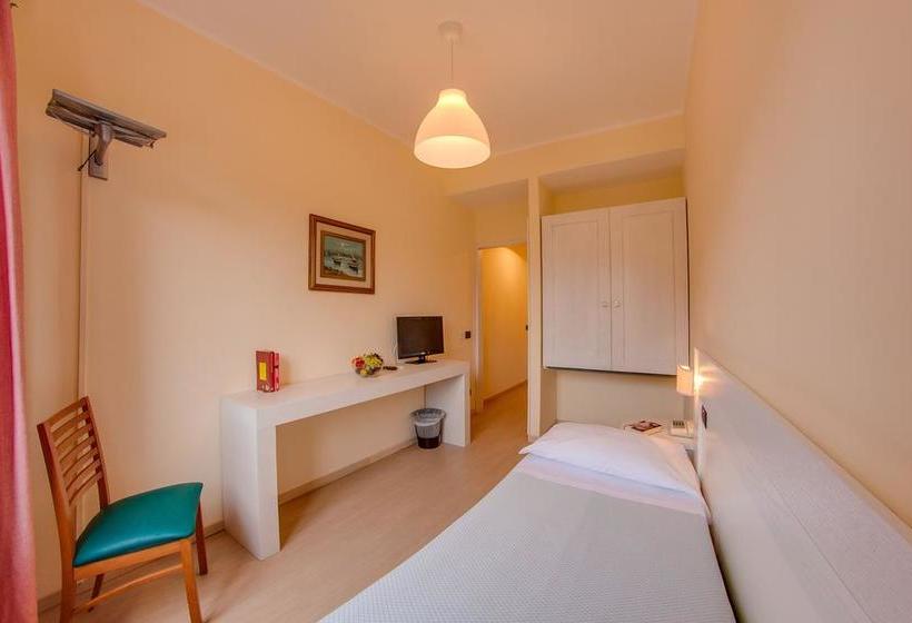 Отель Del Golfo Dependance