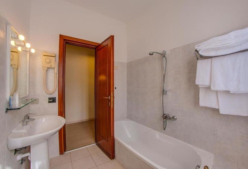 Отель Del Golfo Dependance