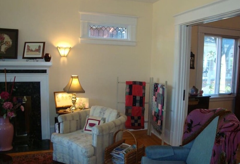 هتل Downtown Bed And Breakfast