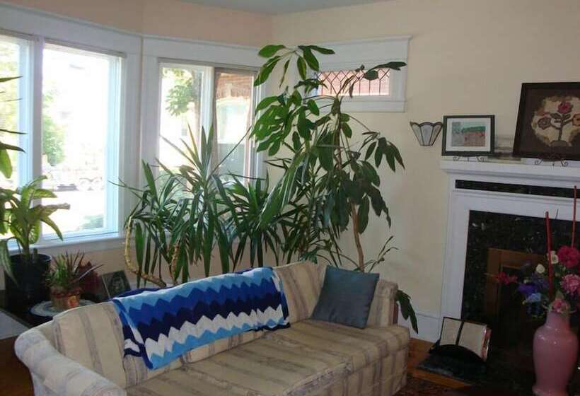 هتل Downtown Bed And Breakfast