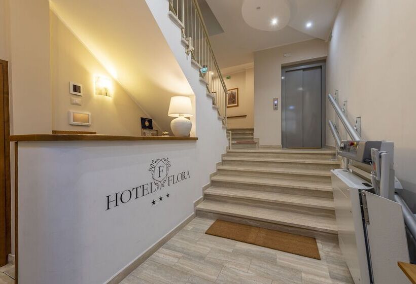 هتل Flora