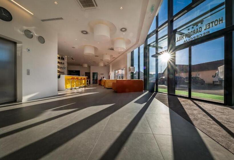 فندق Garden Hill