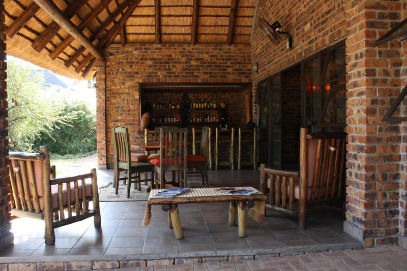 Отель Gomo Gomo Game Lodge