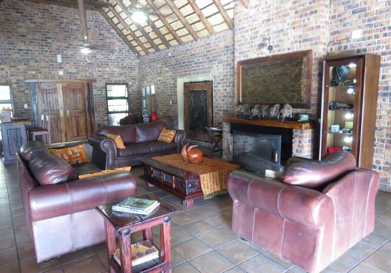 Отель Gomo Gomo Game Lodge
