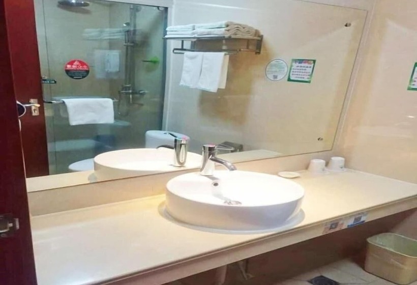 Отель Greentree Inn Weihai Rongcheng Bus Station Border Trade City Express