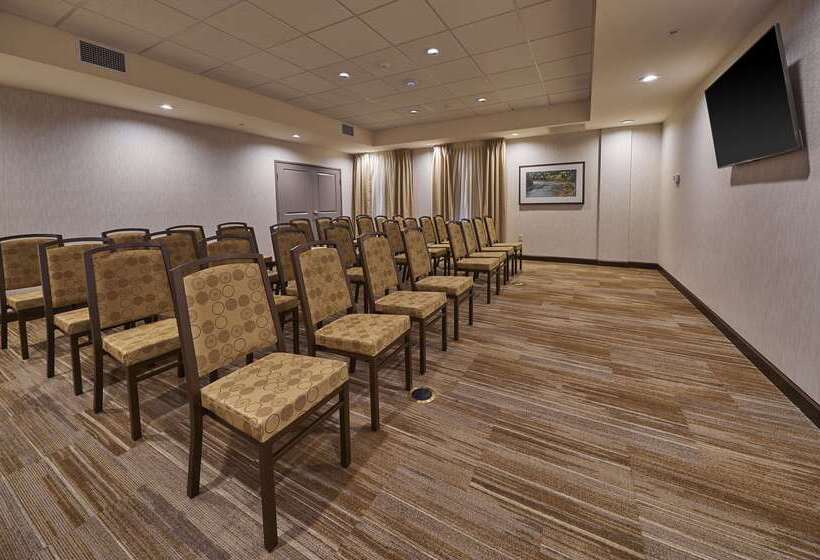 فندق Hampton Inn & Suites Roseburg