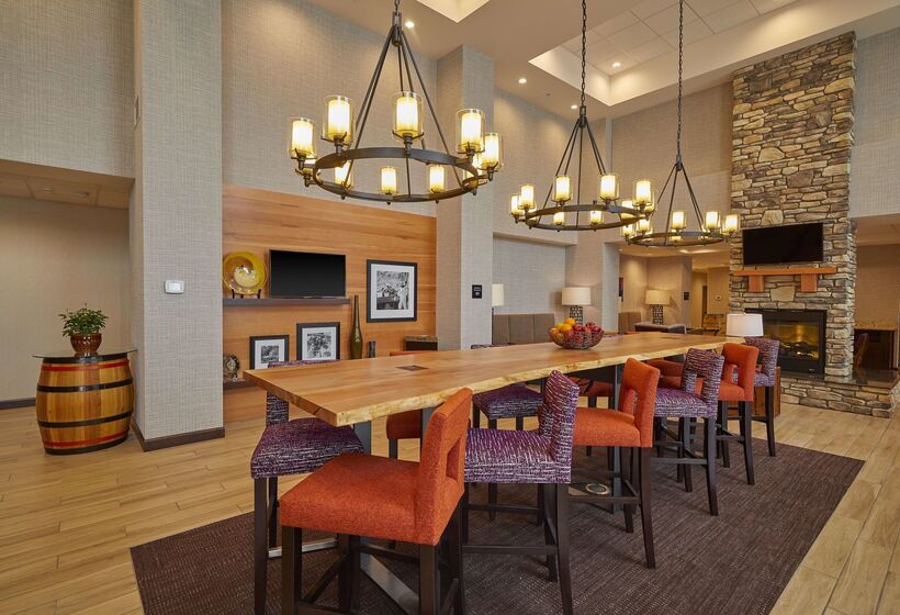 فندق Hampton Inn & Suites Roseburg