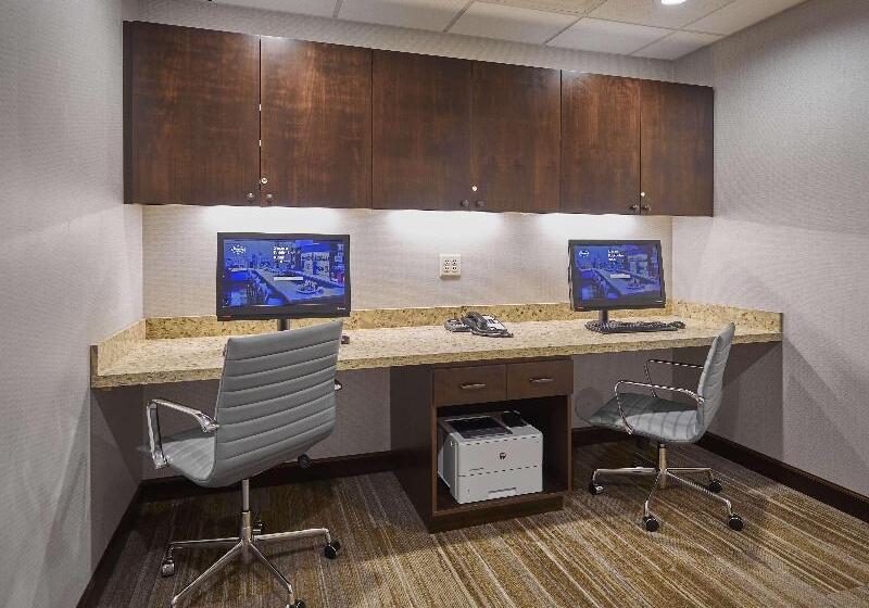 فندق Hampton Inn & Suites Roseburg