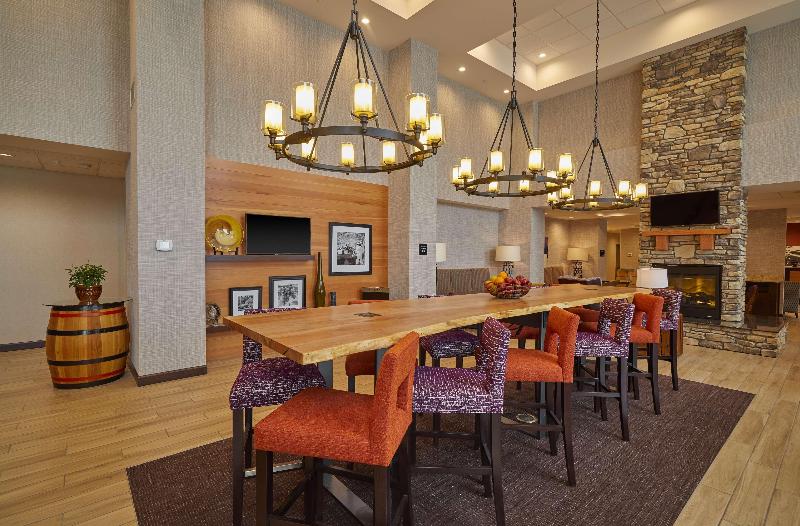 فندق Hampton Inn & Suites Roseburg