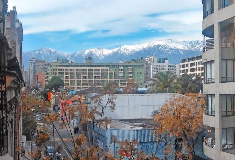 فندق Hostal Irreal