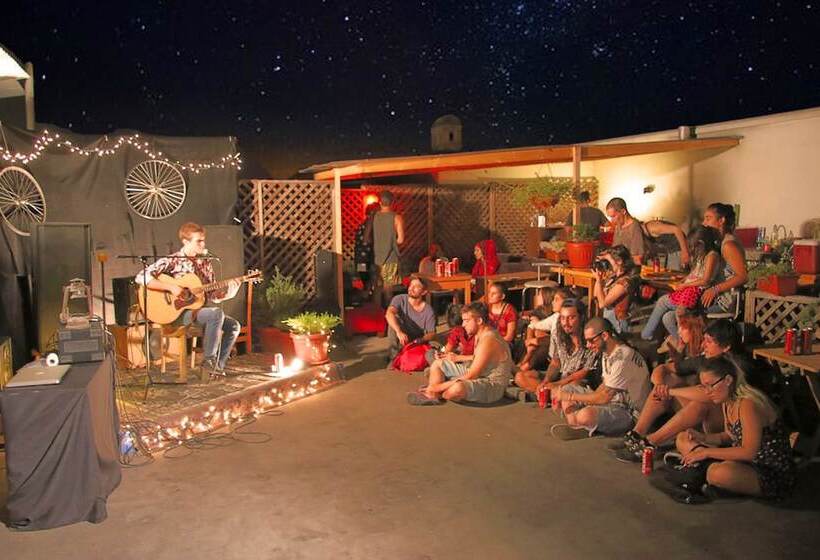 فندق Hostal Irreal