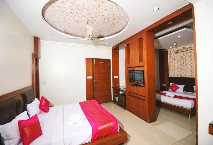 호텔 Lav Kush Deluxe