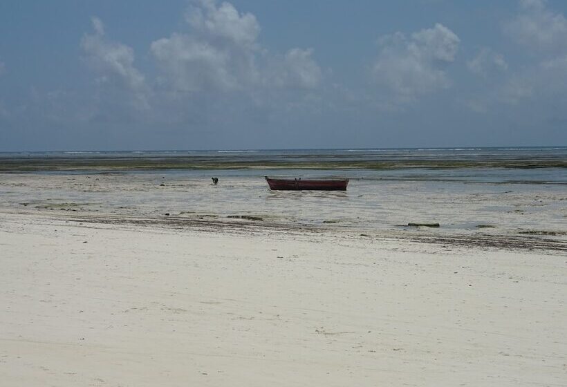 فندق Makuti Beach Bungalows