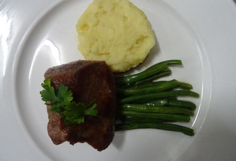 فندق Makuti Beach Bungalows