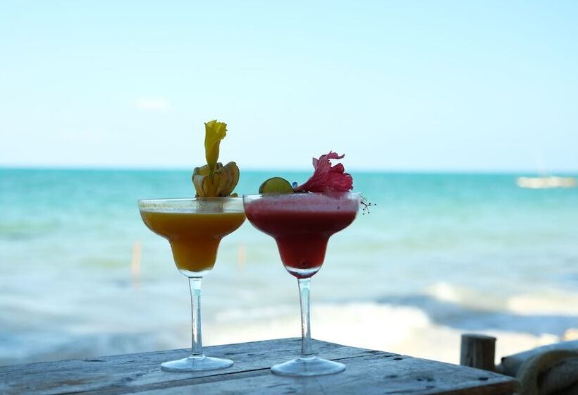 فندق Makuti Beach Bungalows