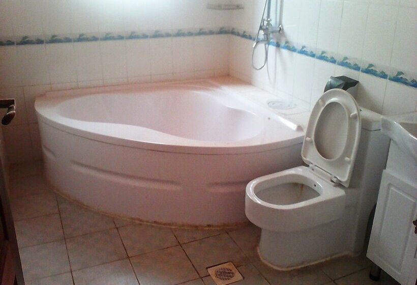 Отель Oloolua Resort & Campground