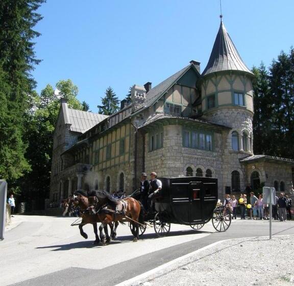 בית מלון כפרי Pansion I Restoran Bijela Ruža