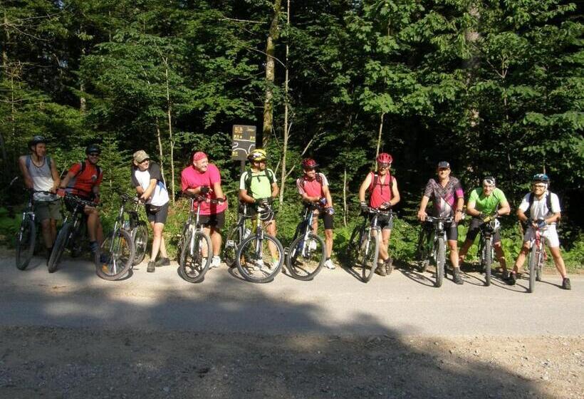 בית מלון כפרי Pansion I Restoran Bijela Ruža