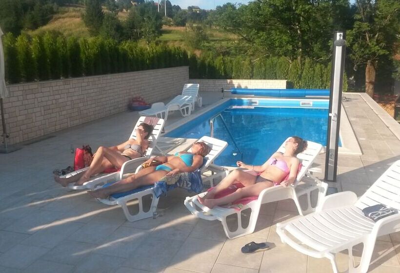 בית מלון כפרי Pansion I Restoran Bijela Ruža