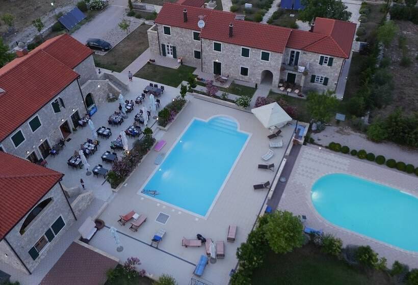 בית מלון כפרי Pansion Skelin