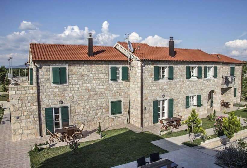 בית מלון כפרי Pansion Skelin