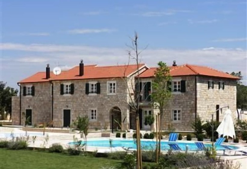 בית מלון כפרי Pansion Skelin