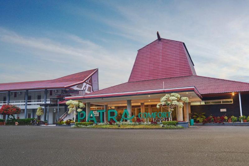 בית מלון כפרי Patra Parapat Lake Resort