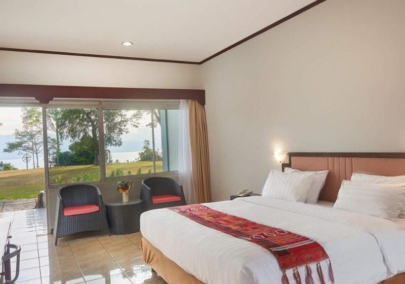 בית מלון כפרי Patra Parapat Lake Resort