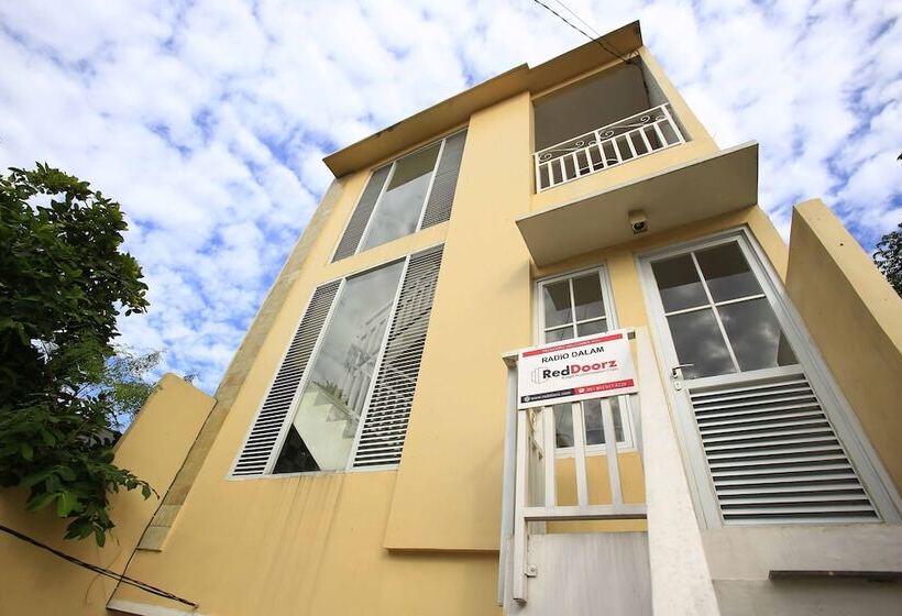 酒店 Reddoorz @ Radio Dalam