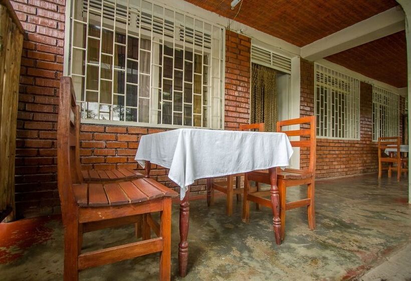 هتل Sabinyo Guest House