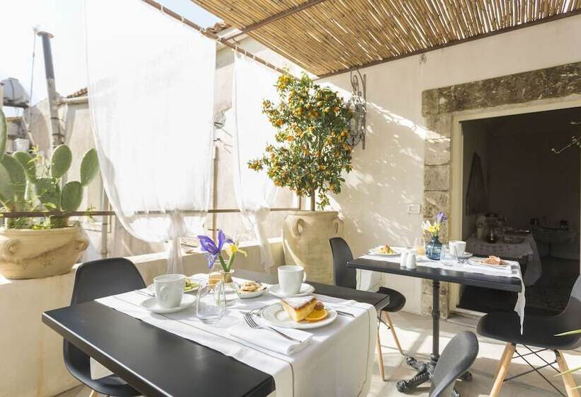 هتل San Carlo Suites