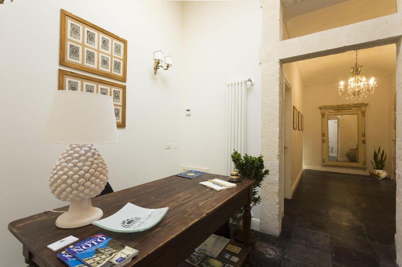 هتل San Carlo Suites