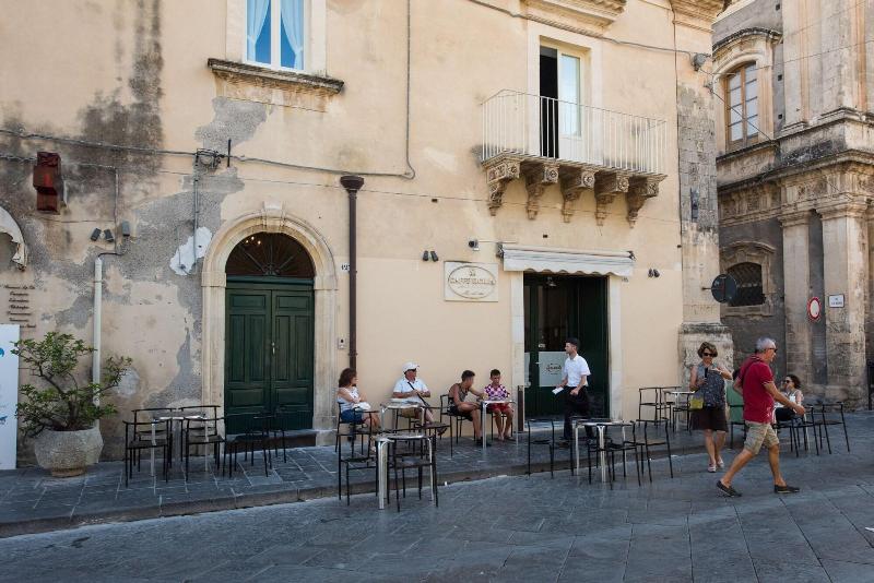 هتل San Carlo Suites